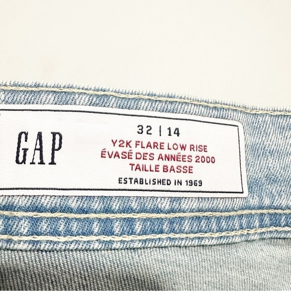 NWT Gap Low Rise Y2K Flare Jeans Light Wash Size 32/14 - Picture 3 of 12